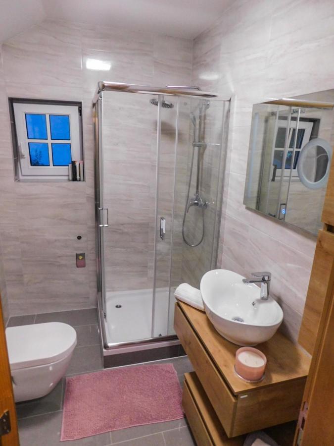 Apartman Lara Otocac Exterior photo