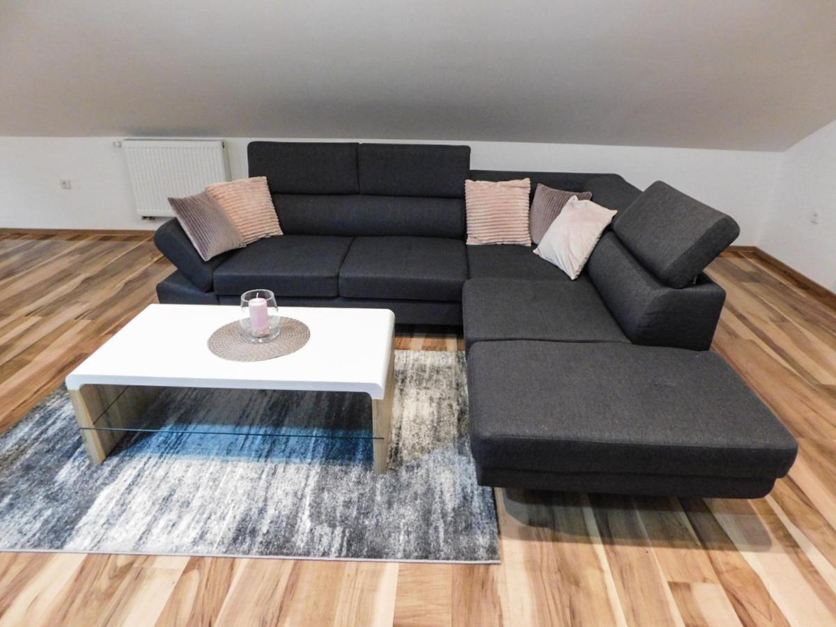 Apartman Lara Otocac Exterior photo