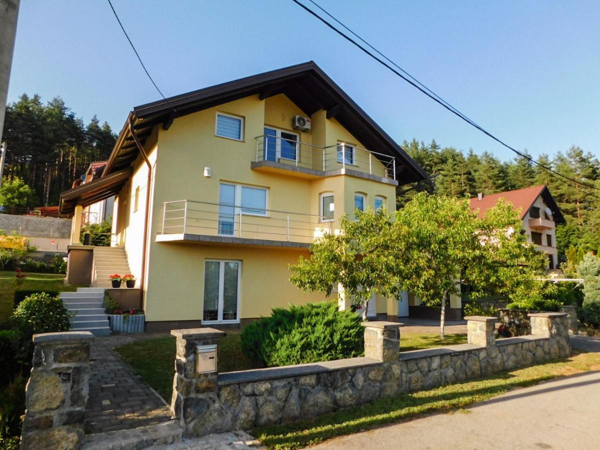Apartman Lara Otocac Exterior photo